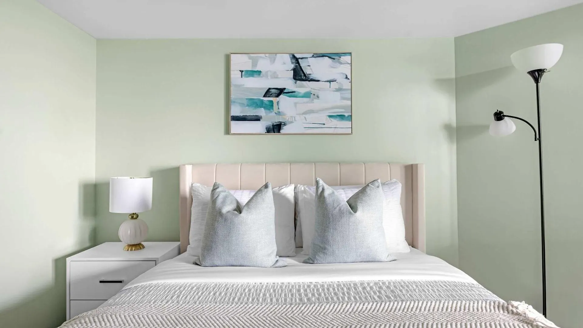 Trendy Studio By Torontos Waterfront